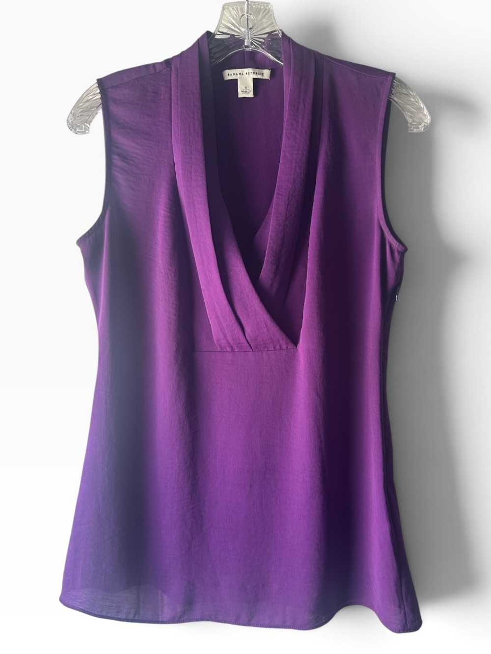 Banana Republic Women’s ElegantViolet Sleeveless Drape V-Neck Fitted Dress Blous